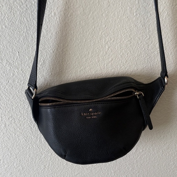 kate spade Handbags - Kate Spade Black Pebbled Crossbody Bag